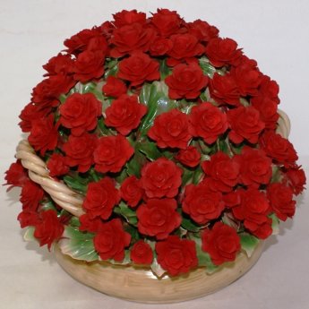 Корзина с красными розами Artigiano Capodimonte
