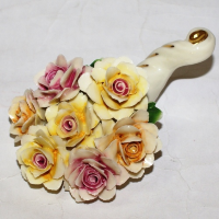 Рог изобилия с разноцветными розами Artigiano Capodimonte