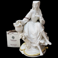 Статуэтка из фарфора Дама с кувшином Porcellane Principe