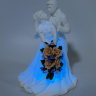 Статуэтка Молодожены с букетом из роз Pavone JP-186/13, синяя подсветка