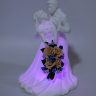 Статуэтка Молодожены с букетом из роз Pavone JP-186/13, фиолетовая подсветка