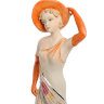 Статуэтка Девушка в оранжевой шляпе Sabadin Vittorio SV- 93. Фотография крупным планом.