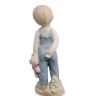 Статуэтка Мальчик с игрушкой Pavone 108132, оборотная сторона