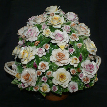 Декоративная композиция Розы в корзине Artigiano Capodimonte LUXURY
