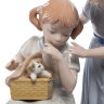 Фигурка Девочки с собачками в корзинке Pavone CMS-20/15. Фотография деталей.